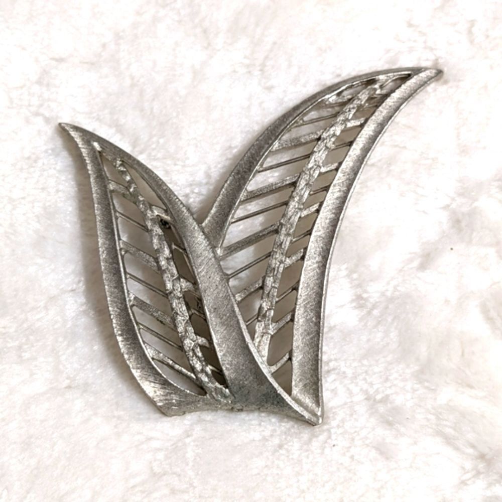 Vintage Brushed Silvertone Fern Brooche